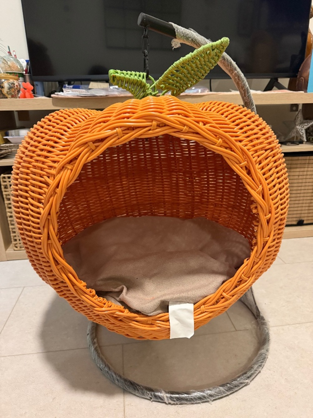 Hanging cat bed